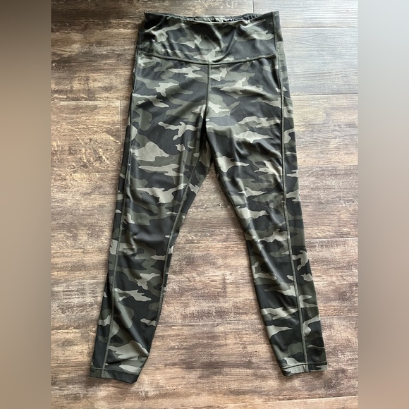 Ultra High Rise Elation 7/8 Tight Legging - Camo - Picture 4 of 11